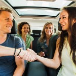 Pressefoto_BlaBlaCar_Begrüßung_Mitfahrgelegenheit-1